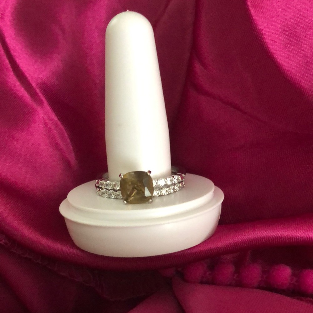 Lab created rhodolite on a double rhodium plated band